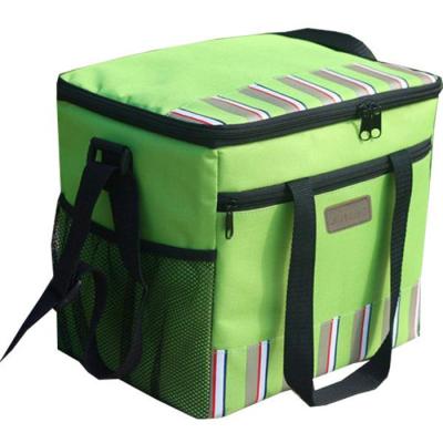 China Green Large Insulated Cooler Bags 600D polyester with food standard PVC lining for sale