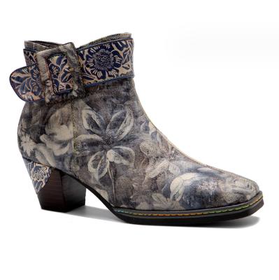 China Botas de cowgirl floral de couro genuíno Botas de tornozelo de pés quadrados femininas à venda