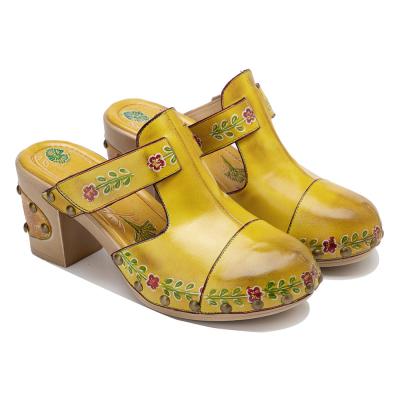China Yellow Fashion Women Sandals Floral T-Strap Ladies Leather Clogs Sandals for sale