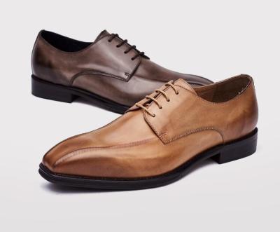 Chine Chaussures en cuir à patents noirs, mâles faits à la main, pieds carrés, hommes rayés à vendre