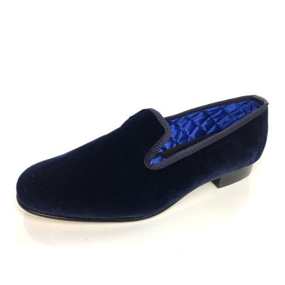 China Embroidered Pattern Dress Shoes , Sheepskin Suede Velvet Dress Slippers for sale