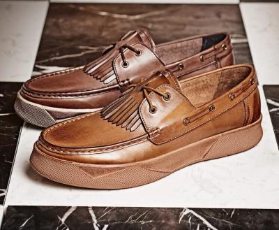 China Retro Casual Men Flats Shoes Custom Mens Leather Driving Loafers With Tassels for sale