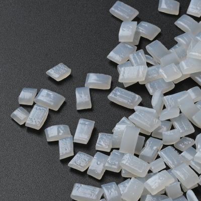 中国 エヴァの製本の熱い溶解の付着力の透明で白い微粒の餌 販売のため