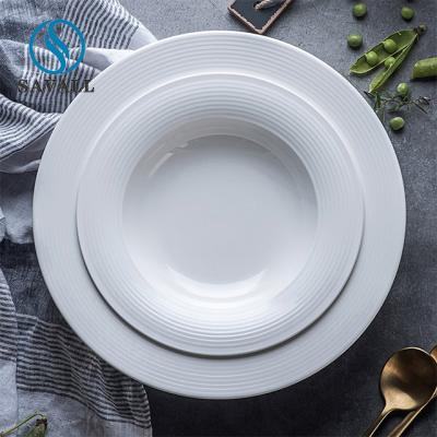 China Bright White Minimalist Porcelain Restaurant Plates for sale