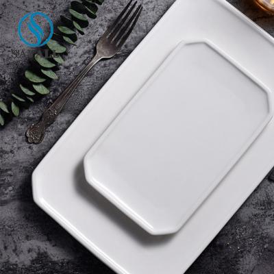 中国 明白なホテルAの等級の磁器の版の耐久財の耐熱性白い磁器皿 販売のため