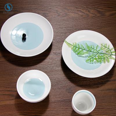 中国 白く青い陶磁器テーブルウェア セット4pcsは磁器のディナー・ウェアを着色した 販売のため