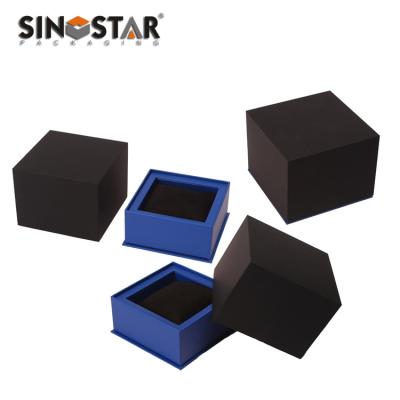 中国 Elegant Style Paper Watch Box A Must-Have for Watch Retailers 販売のため