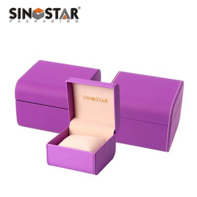 China Dust-proof and Scratch-resistant Leather Wristwatch Display Box with Soft Velvet Interior en venta