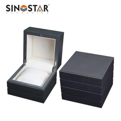 China Plastic Box Single Watch Box with Capacity Holds 1 Watch OEM Order Accepted Te koop