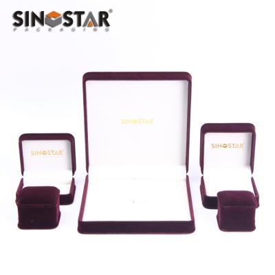 Cina Crystal Necklace / Earring / Ring Jewelry Display Sets Protective Box For Transportation in vendita