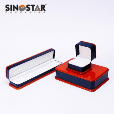 中国 Durable Wooden Jewelry Gift Boxes with Packing and Custom Dimension 販売のため