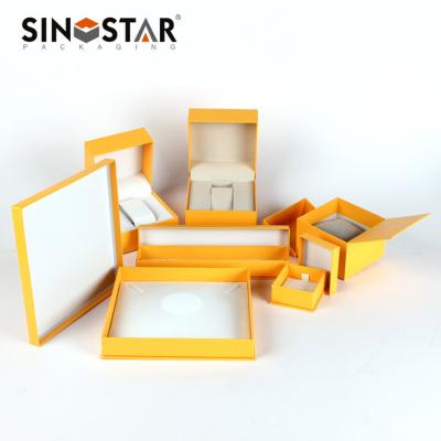 Cina Coated Paper Jewelry Box with Printed and Lid Closure in vendita