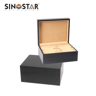 China Wood Inside Material Wooden Watch Box with Soft Velvet Lining for Beig Color or White Velvet Te koop