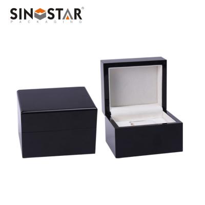 中国 Individual Compartments Wooden Watch Collection Box with Classic Appearance 販売のため