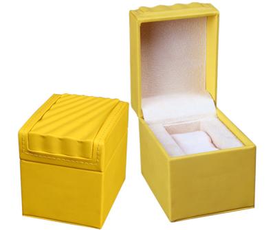 China Revestimento de couro de couro amarelo da superfície de impressão da tela da caixa de relógio para o empacotamento do presente à venda