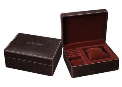 中国 ブラウンの小さい革小さい宝石箱、上限様式の長方形の宝石類のギフト用の箱 販売のため
