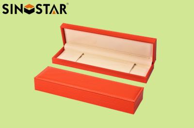 China Caja de almacenamiento de alto grado de reloj para hombre, caja de madera del tenedor del reloj para hombre de la torsión en venta