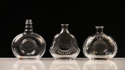China Botella de vidrio de champán personalizada para Vodka Gin Whisky Tequila en venta
