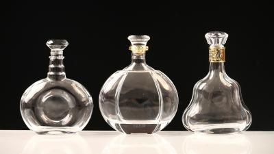 China Garrafas de vinho bordalesas vazias gravadas em vidro de 750 ml à venda