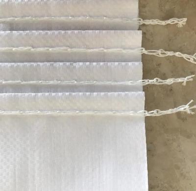 China sacos brancos resistentes tecidos PP do polipropileno 50kg da poeira do saco 25kg à venda