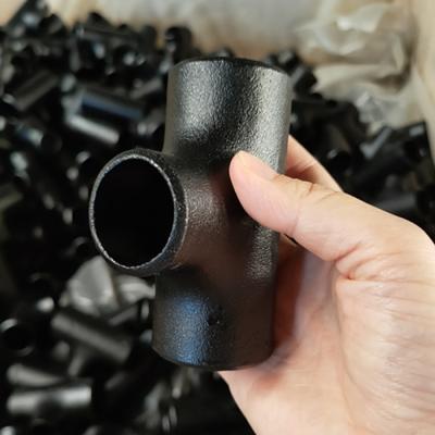 中国 LR SCH80の炭素鋼の2つに合うButtweld付属品Astm/JISの等しいティー黒い管付属品 販売のため