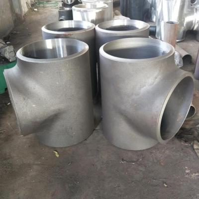 China Sandblasting 1 Inch Black Pipe Tee Wpb 45 Degree Lateral Tee DN15-DN3000 Size for sale