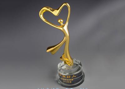Китай Золото чашки трофея металла элегантного дизайна стоящее покрытое для танцуя победителей продается