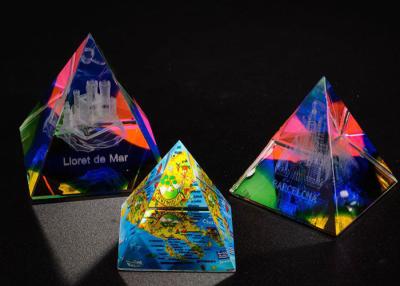 中国 3Dは競争の記念品として水晶トロフィのコップの多彩なガラス賞を刻みました 販売のため