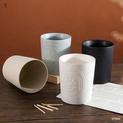 China Multi do frasco de Matte Embossed Empty Ceramic Candle colorido com tampas de madeira à venda