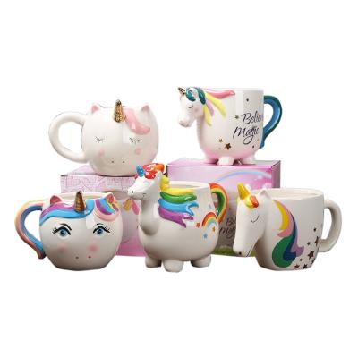 Chine Coutume animale en céramique de tasse de café de la licorne 3D de nouveauté colorée peinte à la main mignonne de tasse pour Unicorn Lover à vendre