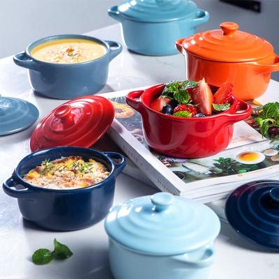 Chine Anti échaudez l'oreille en céramique de cuisson d'Oven Bowl With Lid Double multifonctionnelle à vendre