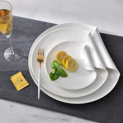 China Irregular Shape Glazed Ceramic Plate Set Sustainable Eco Friendly For Restaurant for sale