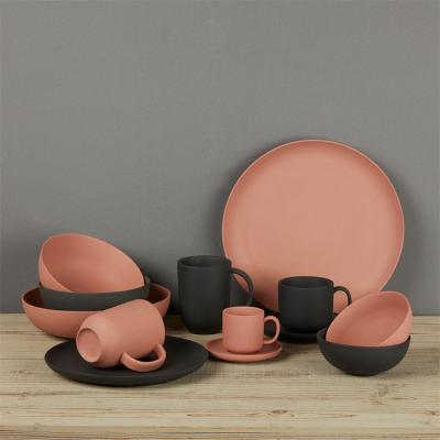 China ODM bajo sistemas de cerámica esmaltados de las placas, estilo europeo Matte Ceramic Dinnerware en venta
