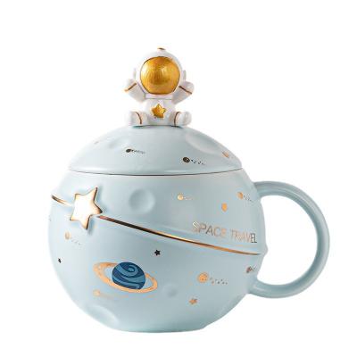 China Hot Selling Wholesale 400ml Creative 3D Space ball shape Porcelain ceramic astronaut coffee cup mug with lid and spoon for sale
