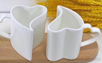 China Fine Bone Lover Thermal Cup Novelty Espresso Cups Heart Shaped Porcelain Cup à venda