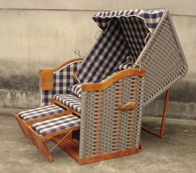 China Hand-Woven Wooden Roofed Wicker Beach Chair & Strandkorb For Outdoor Pool for sale