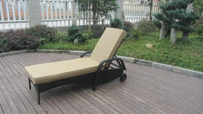 中国 アルミニウム フレームの屋外の藤の寝台兼用の長椅子が付いている浜の藤の日曜日のLounger 販売のため