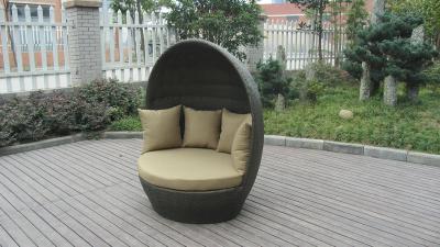 China Round Outdoor Rattan Daybed Furniture , Roofed Wicker Lounge Bed for sale