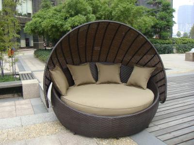中国 屋外の藤の家具、アルミニウム フレームの樹脂の枝編み細工品の寝台兼用の長椅子 販売のため