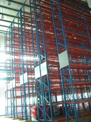 China Narrow Aisle Pallet Racking Vna Racking System Customized Loading Capacity for sale