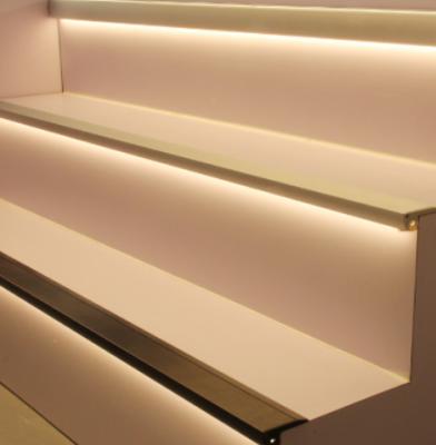 Chine L'escalier a mené l'escalier en aluminium de profils d'extrusion flairant pour la lumière d'étape de théâtre de cinéma à vendre