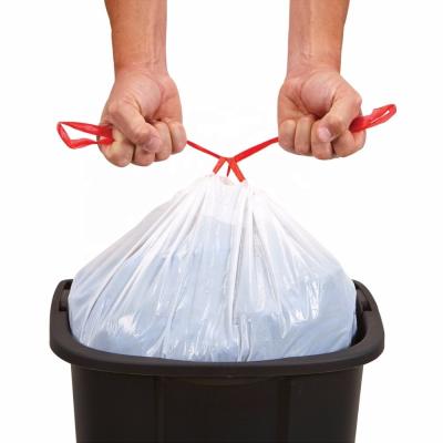 Китай Переработанные материалы, ароматные 13 галлонные большие мешки для упаковки мусора с шнуром на рулоне продается