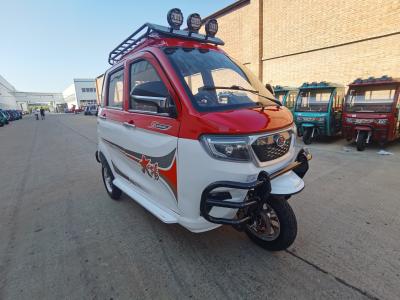 China Triciclo de pasajeros motorizado cerrado de gasolina con múltiples colores Velocidad máxima 70 km/h en venta