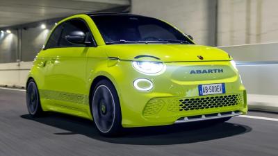Китай Cute And Sporty At Abarth 500e Hot Hatchback Electric Car As Fun As Petrol 152P.S Motor Power продается