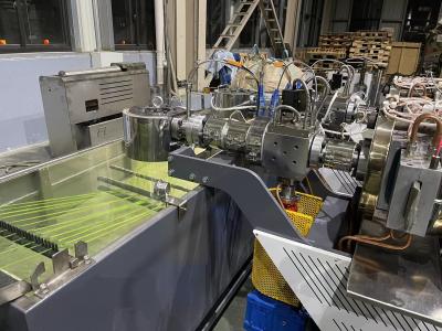 Chine Machine artificielle bouclée 10Mm d'extrusion de monofilament d'extrudeuse d'herbe de polypropylène à vendre