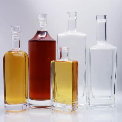 China Botella de vidrio superior personalizada del whisky de las botellas de whisky 200ml-1750ml en venta