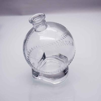 中国 ウォッカのウィスキーのための極度の燧石球のガラス ビン500ml 5000mlのたる製造人分野 販売のため