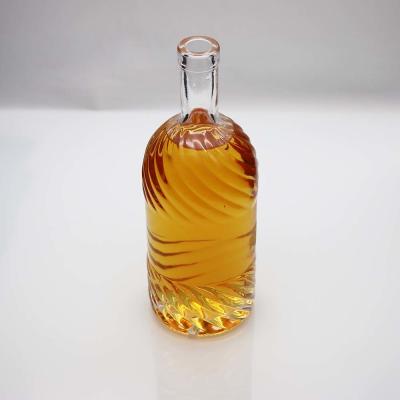 China Botella de copa de vino grabada en relieve de Logo Sculpture Luxury Spirits Bottle 850g 750ml en venta