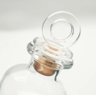 Chine La bouteille en verre de cru de tequila de l'eau minérale bouche 60g avec du liège synthétique à vendre