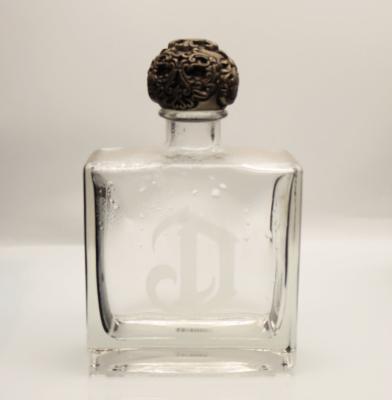China La botella de vidrio del Tequila de Deleon grabó en relieve el grabado puliendo con chorro de arena las botellas de cristal en venta